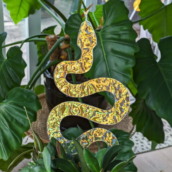 snake houseplant trellis